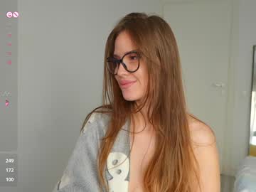 girl
        fazeyj cam image #5424169