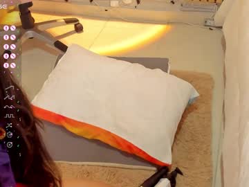 girl
        little_effy18 cam image #4219956