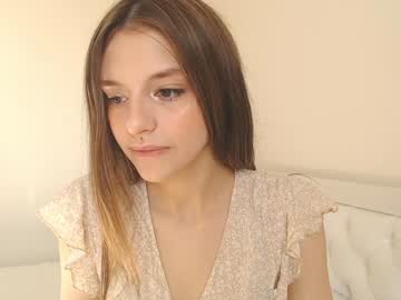 girl
        lesi_moon cam image #2127915