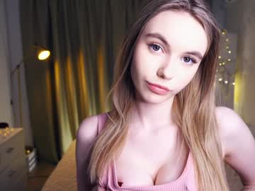 girl
        _1ce_ cam image #5780784