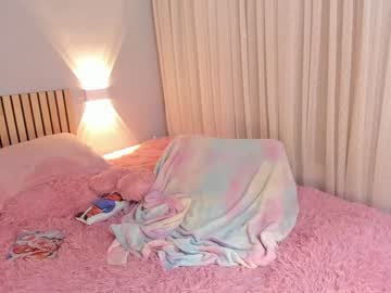 girl
        little_effy18 cam image #1966235
