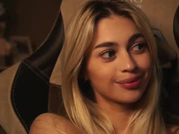 girl
        arielreal cam image #2307093
