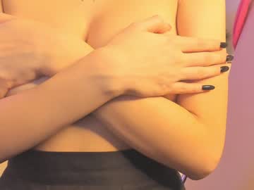 girl
        aimeerogers cam image #1153865