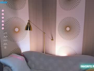 girl
        happiness_call cam image #1511886
