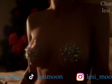 girl
        lesi_moon cam image #3148022