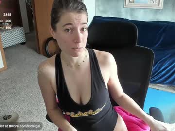 girl
        cidergal69 cam image #6050734