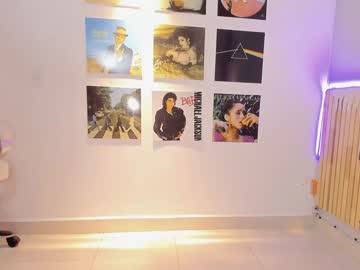 girl
        little_effy18 cam image #2970962