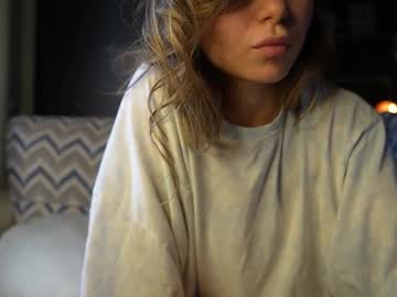 girl
        passionatepainter cam image #6729863