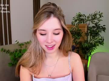 girl
        milablush cam image #741875
