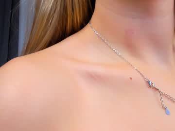 girl
        milablush cam image #1562460