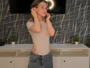 girl
        lynnatlee cam image #3872384