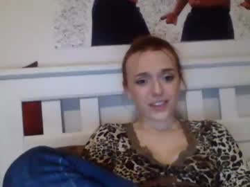 girl
        lilred_69 cam image #1780886