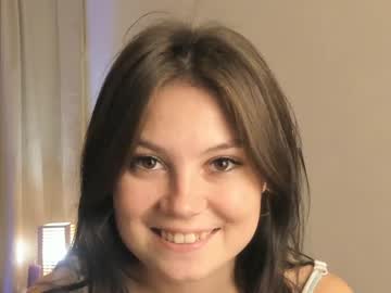 girl
        maliatorre cam image #2337120