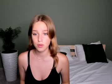 girl
        grace_barton cam image #2105561