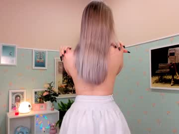 girl
        nicole_hartree cam image #13940