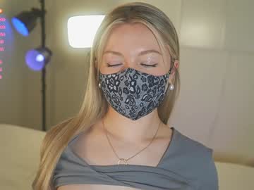 girl
        blondehottiek cam image #5036650