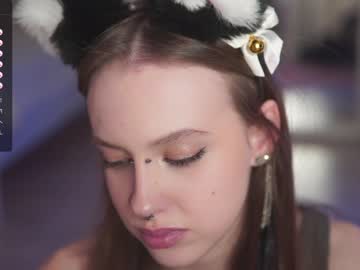 girl
        hoolybunny cam image #2718351