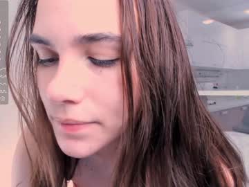 girl
        jemmynow cam image #2472397
