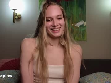 girl
        peachcreamcouple cam image #4170733