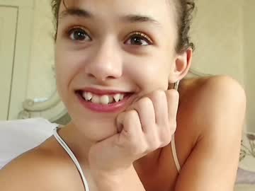 girl
        littlegreekflower cam image #5347523