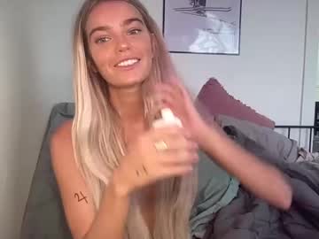 girl
        littlemaryjane19 cam image #4363135