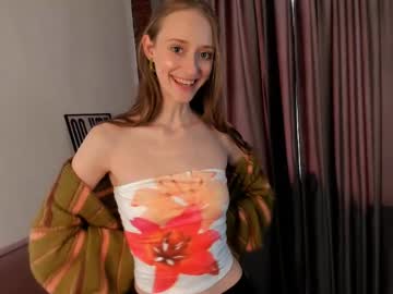 girl
        nova_mist cam image #6579323