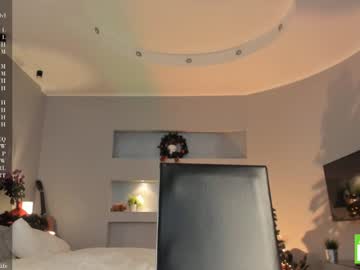 girl
        margarethowell cam image #5696035