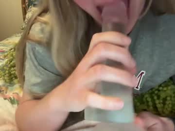 girl
        daphneflowersxoxo cam image #6840877