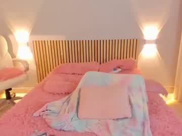 girl
        little_effy18 cam image #2015657