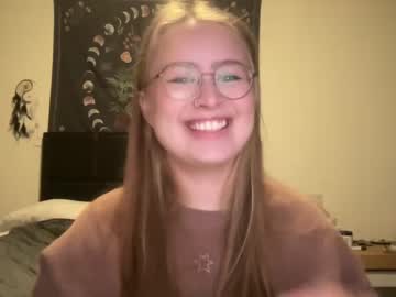 girl
        sarahmartin420 cam image #1863737