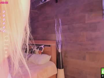 girl
        yolandabertha cam image #945706