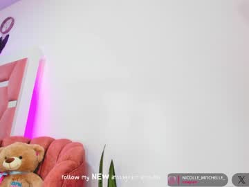 girl
        nicolle_mitchelle cam image #2703040