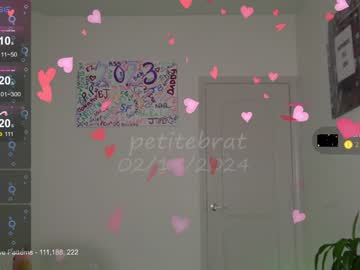 girl
        petitebrat cam image #3515414