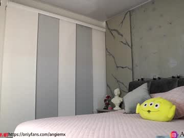 girl
        nina_mon cam image #3224112