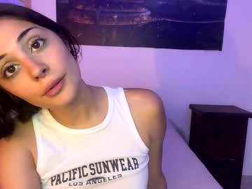 girl
        lunafox07 cam image #6259173
