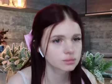 girl
        glassofvine cam image #5815940