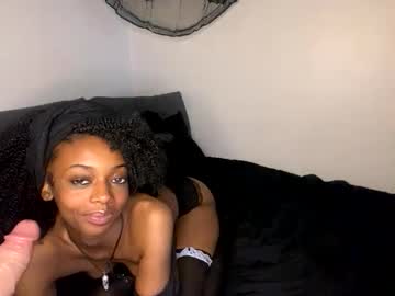 girl
        trixie_luv cam image #6759670