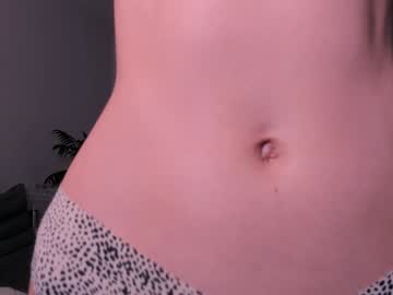 girl
        lauratanguy cam image #5147108