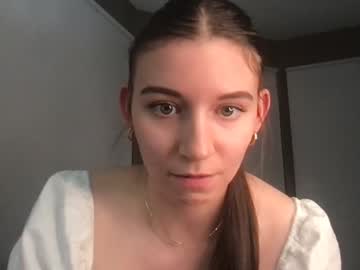 girl
        heidihotte cam image #1292652