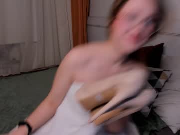girl
        kathrynwatsona cam image #2978430