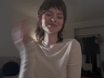 girl
        auddicted cam image #4826015