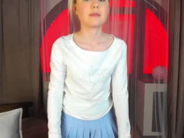 girl
        betty_blush cam image #376449