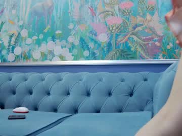 girl
        kriskras__ cam image #3899380
