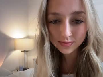 girl
        lovelyyylivyyy cam image #5054512