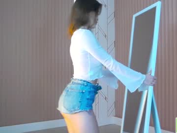 girl
        nelliecross cam image #419907