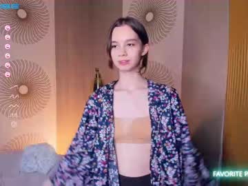 girl
        happiness_call cam image #1418900