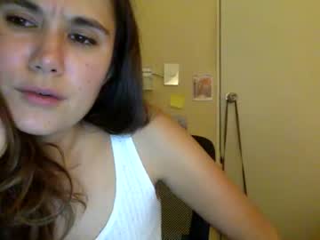 girl
        ericarae91 cam image #199417