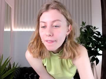 girl
        leslie_that_one cam image #1196298