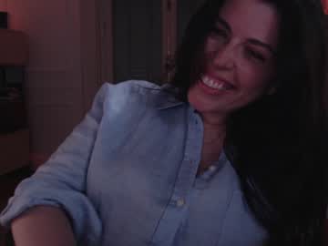 girl
        mila_ cam image #1760919