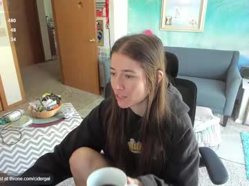 girl
        cidergal69 cam image #6733168